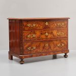 1028 9295 CHEST OF DRAWERS